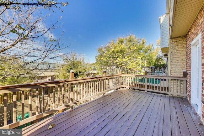 Building Photo - 16 Orchard Dr