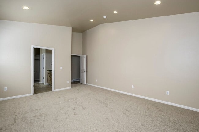 Building Photo - Move-In Ready Upstairs Unit – Available Now
