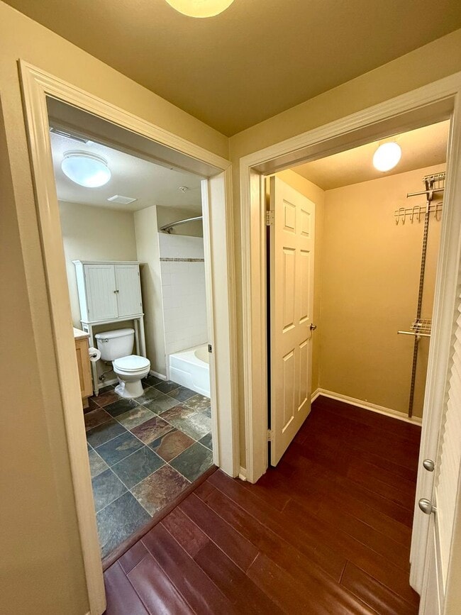 Building Photo - Spacious Bankers Hill Studio | In-Unit Laundry | A/C | Fireplace | Pool & Gym | 6-Month Lease