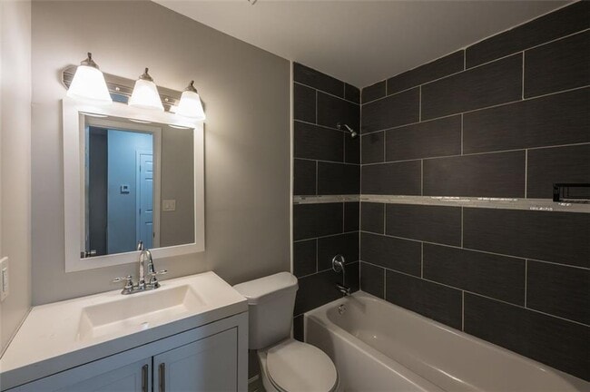 Building Photo - 257 Barfield Ave SW