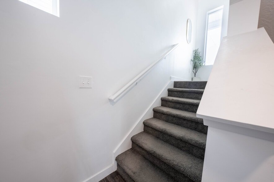 Building Photo - 4279 W Bromwell Ct