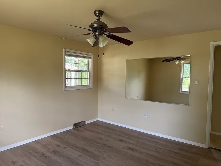 Building Photo - 121 Woodgate Cir