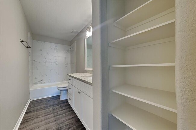 Building Photo - 17727 Barton Point Ln
