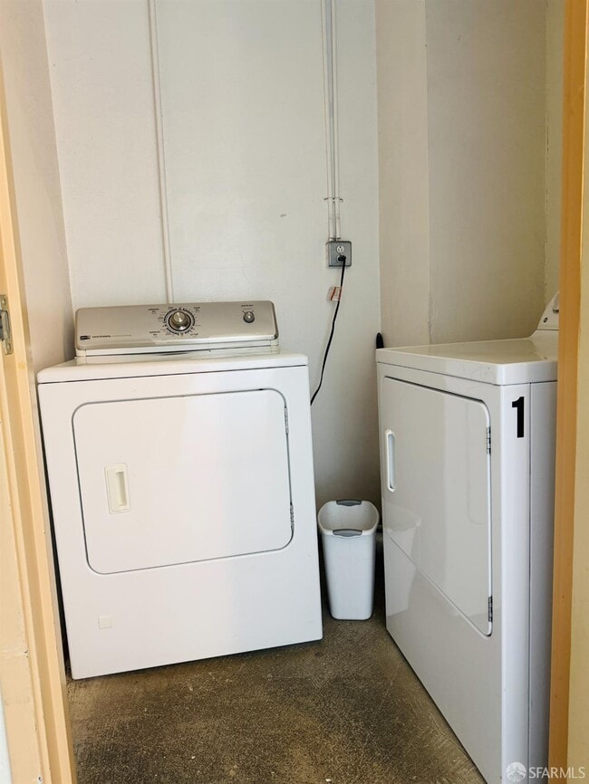 Building Photo - 930 Mission Rd