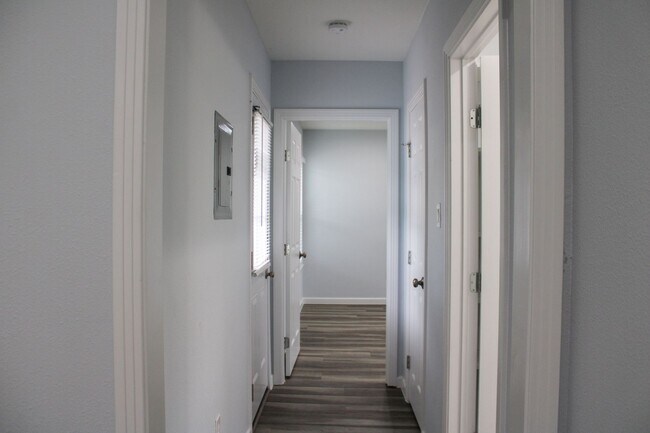 Building Photo - 1475 W Contour Dr