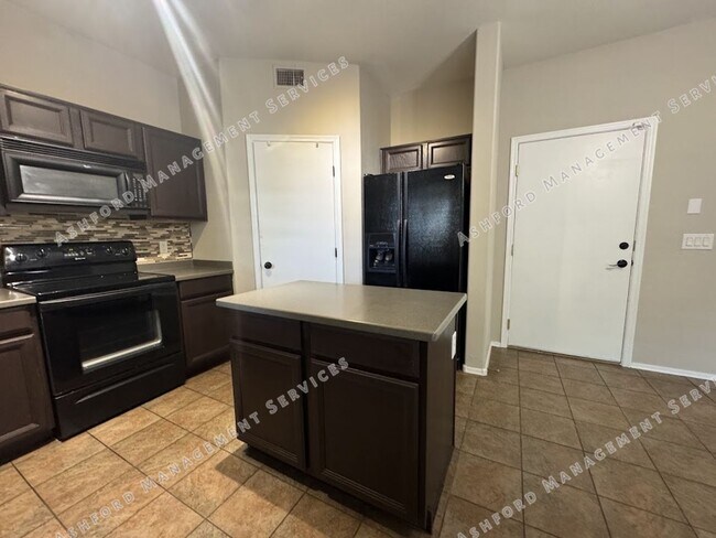 Building Photo - Contemporary Phoenix Living – Spacious 3BR...