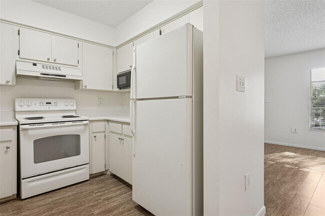 Building Photo - 2690 Coral Landings Blvd