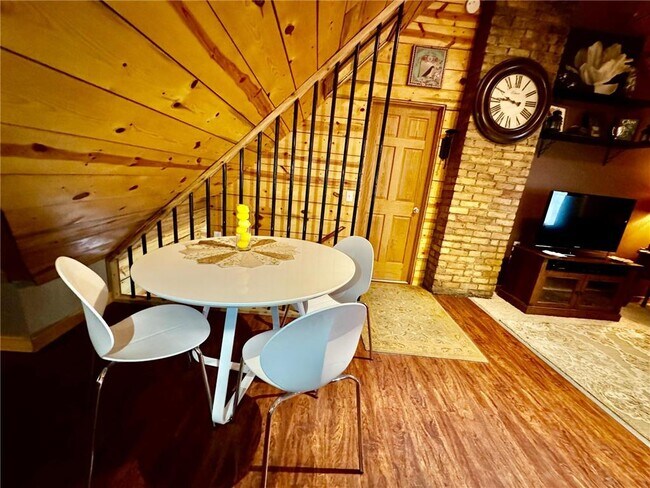 Building Photo - 1464 W Minnehaha Ave