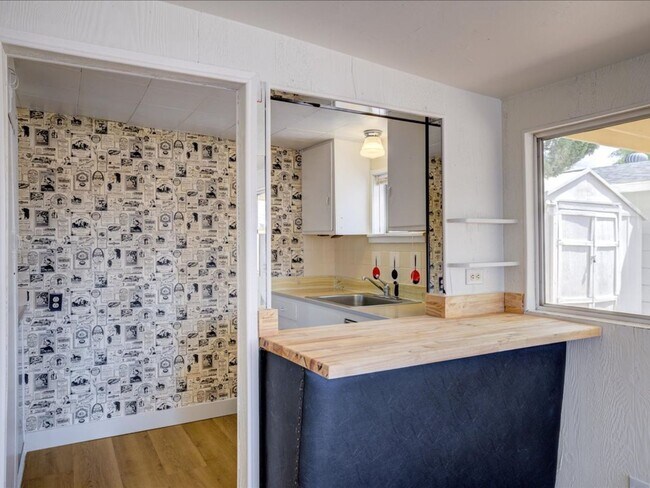 Building Photo - Fully Remodeled 3BR Home + Detached Bonus Room | Private Yard | Central A/C