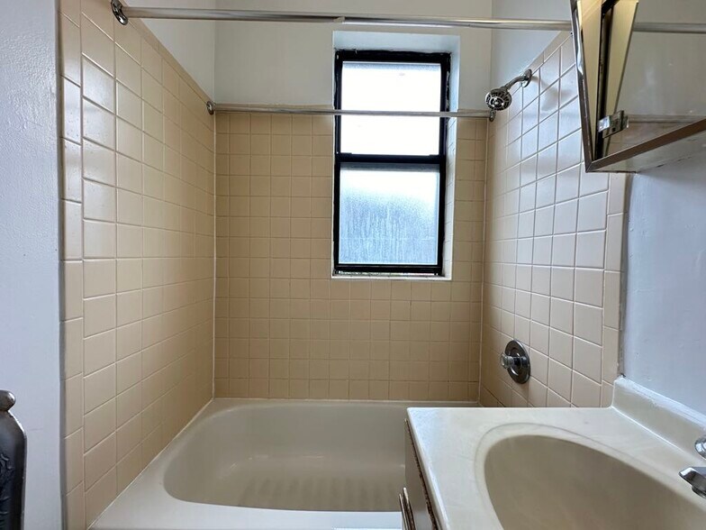 Building Photo - 1532 N Kedzie Ave