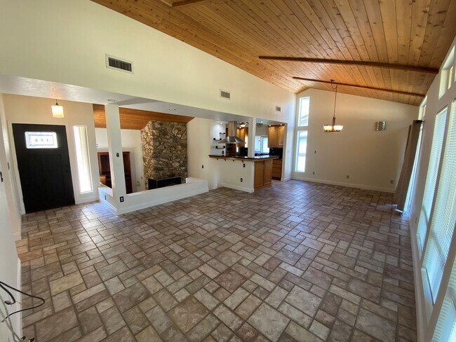 Building Photo - 17130 Advantage Pointe Ct