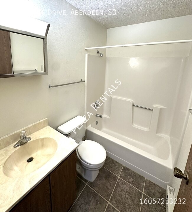 Building Photo - 307 11th Ave NW