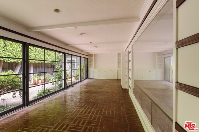 Building Photo - 261 S Carmelina Ave