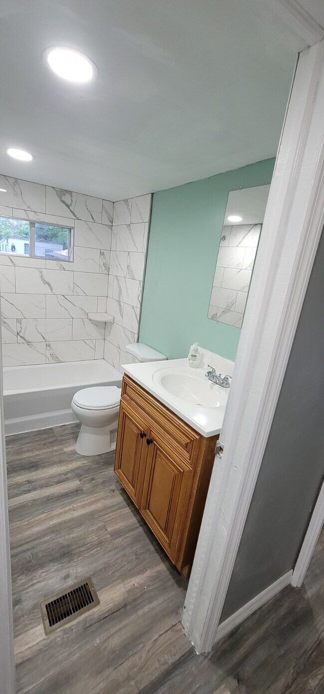 Building Photo - 9660 Valerie St