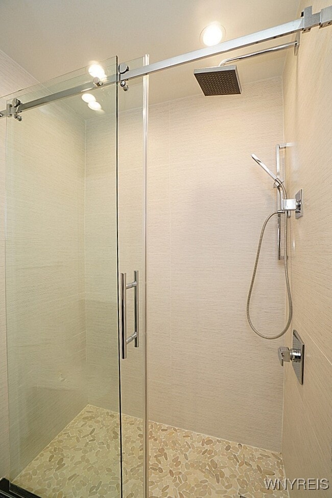 Building Photo - 600 Main St