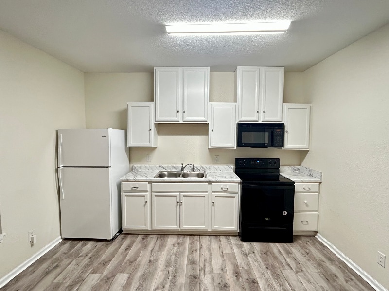 Building Photo - 404 E 18th St