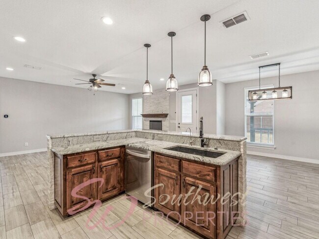 Building Photo - Stunning 5 bedroom, 3.5 bath in Elk Ridge Estates!
