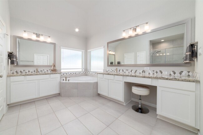 Building Photo - 4011 Centre Valley Ln