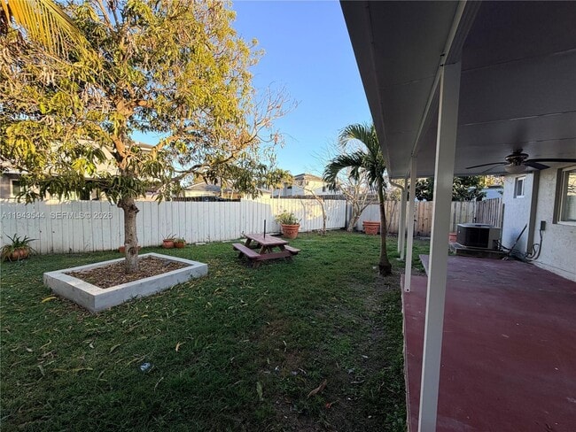 Building Photo - 28431 SW 135th Ave