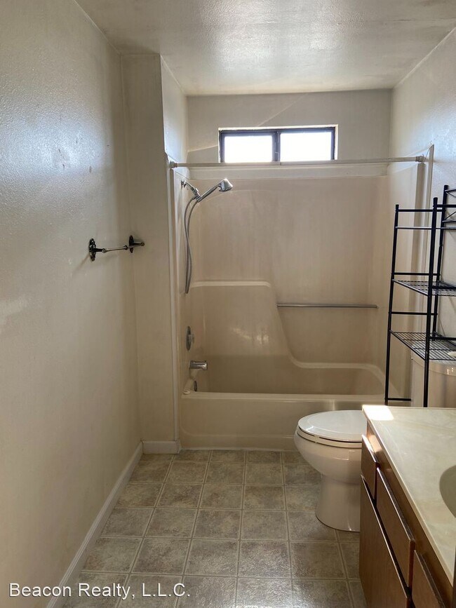Building Photo - 2 br, 2 bath House - 1608 W 15th Lane #2
