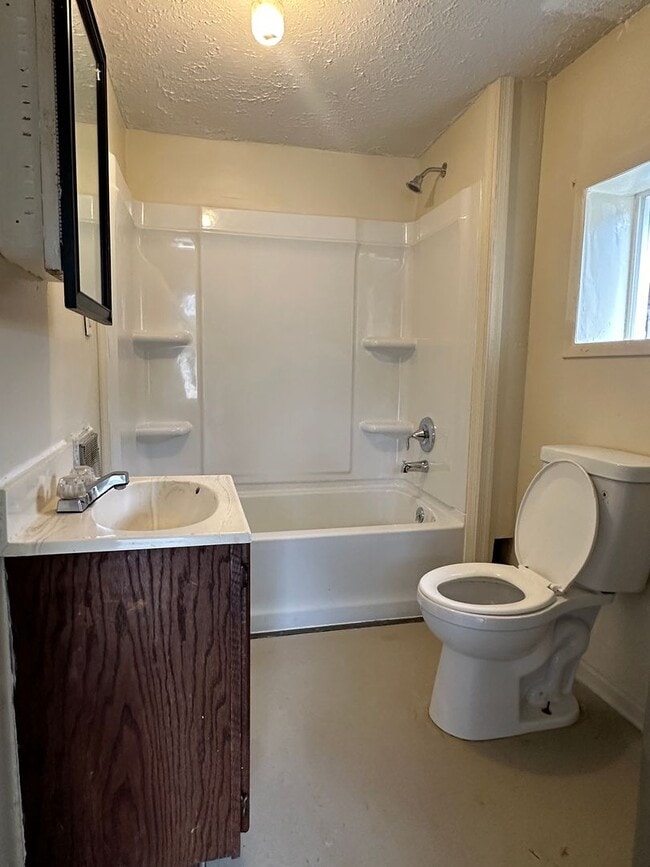 Building Photo - 434 N Kent St