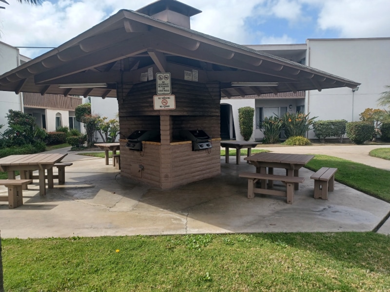 Building Photo - 285 Moss St