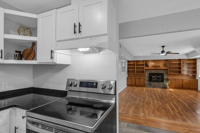Building Photo - 1305 NW Smith Ave