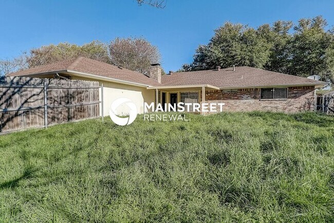 Building Photo - 4 Bedroom Pet-Friendly Home in DeSoto, TX with Main Street Renewal