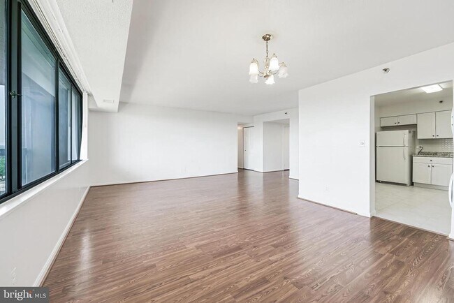 Building Photo - 3713 S George Mason Dr