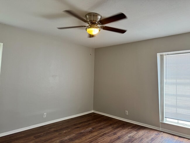 Building Photo - 2101 6th Ave N