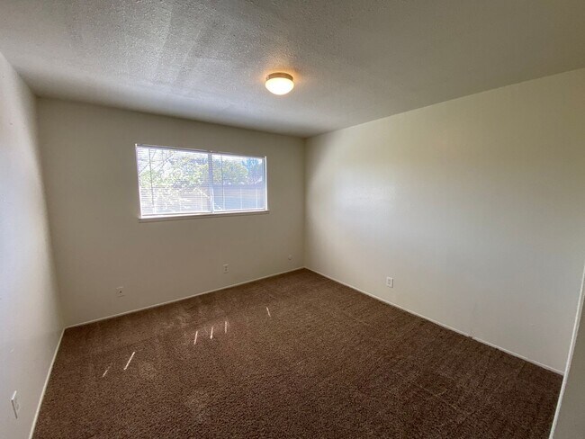 Building Photo - Tulare Home for Rent coming soon!