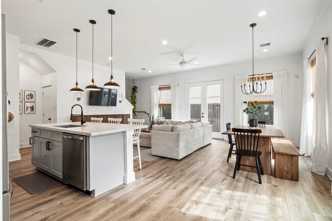 Building Photo - 5202 Pinemont Creek Ln