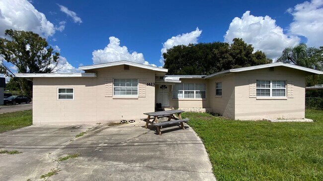 Primary Photo - 1423 McCoy Rd