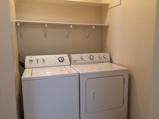 Building Photo - 504 Winnie Way