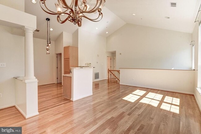 Building Photo - 10706 Symphony Way