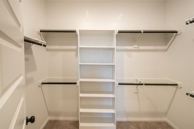 Building Photo - 16018 Oregon Oak Dr