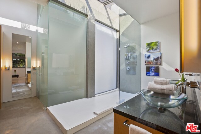 Building Photo - 1849 Fox Hills Dr