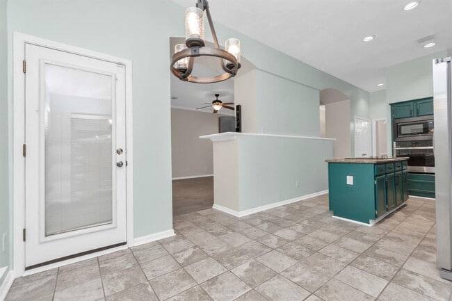 Building Photo - 1715 Parkview Ln