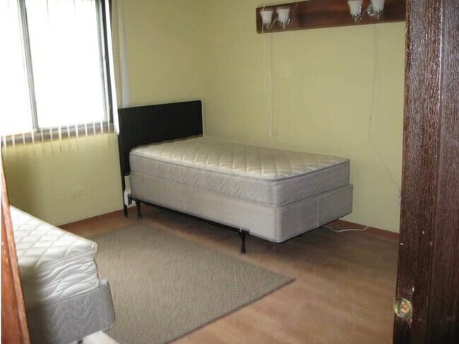 Building Photo - 5403 Chateau Dr