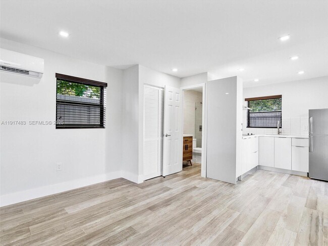 Building Photo - 4020 NW 1st Ave