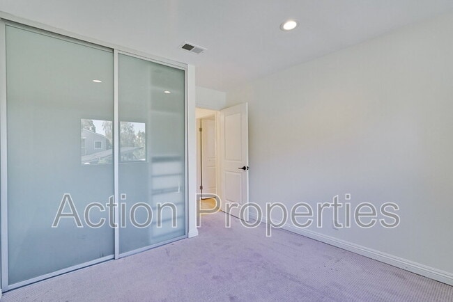 Building Photo - 209 Ortega Ave