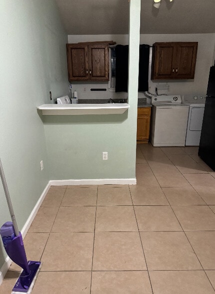 Building Photo - 3031 Mistletoe St