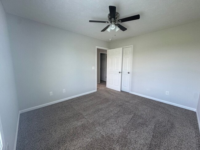 Building Photo - Newly Renovated 3BR 2BA home close to GM, ...
