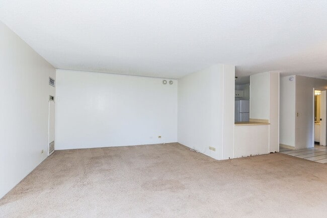 Building Photo - Aloha Towers - 2 bedroom, 2 bath corner unit with 1 covered parking stall