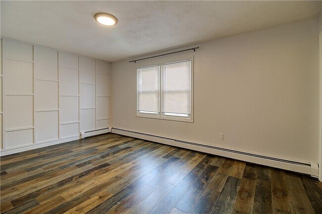 Building Photo - 165 Laurel Ridge Ave