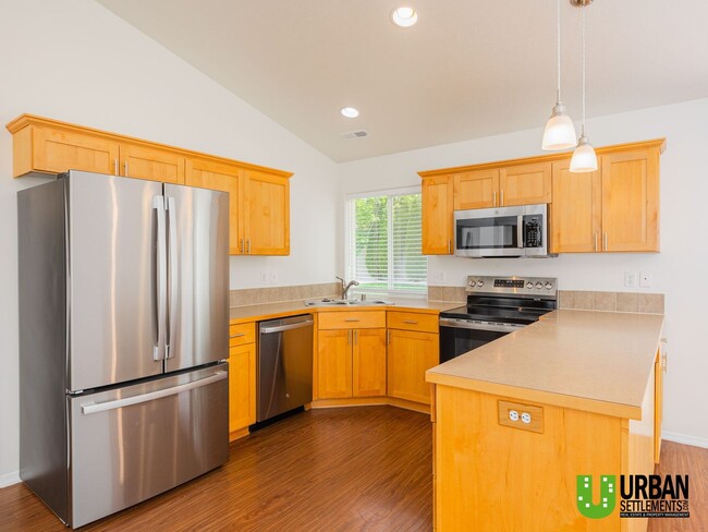 Building Photo - Beautiful 3-Bedroom Home in Desirable Rive...