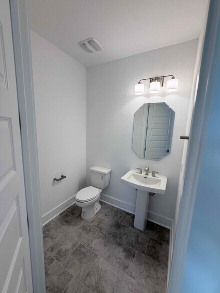 Building Photo - 9509 Boathouse Dr