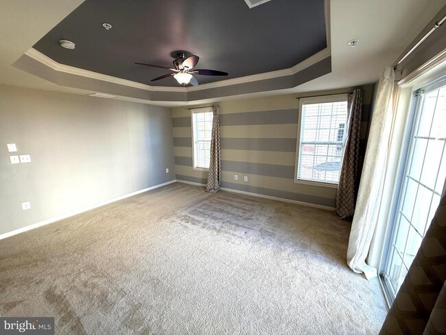 Building Photo - 43132 Thoroughfare Gap Terrace