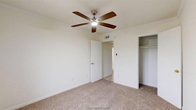 Building Photo - 1607 Cloverdale Ct