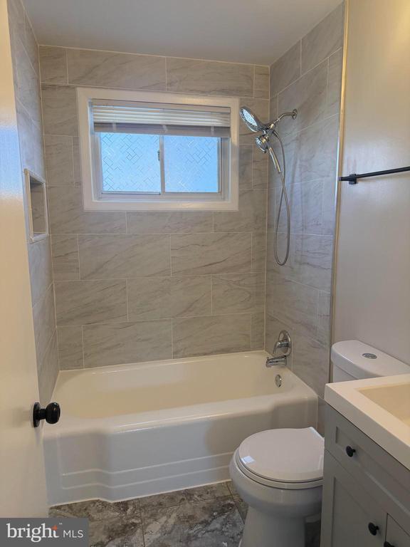 Building Photo - 100 Garfield Ct